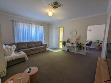Unit 2/4 Dundee Drive