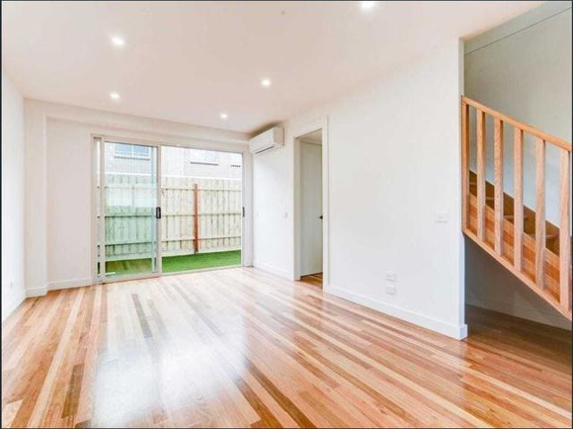Unit 2/13 Hampton Parade, West Footscray