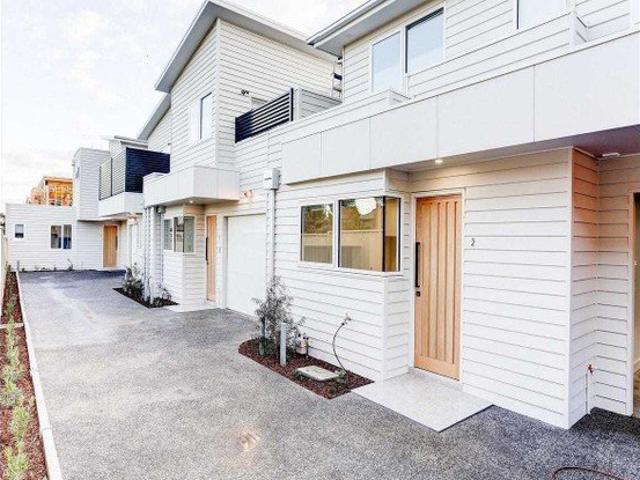 Unit 2/13 Hampton Parade, West Footscray