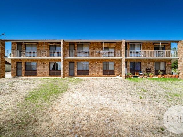 UNit 2/21 Nordlingen Drive, TOLLAND NSW 2650