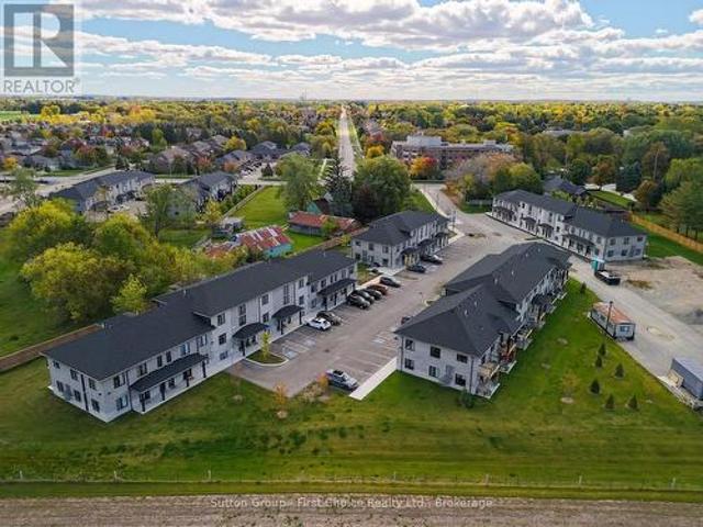 Unit 30 3202 Vivian Line, Stratford, ON, N5A 0K6 townhouse for sale | Listing ID X12996 | Royal LePage