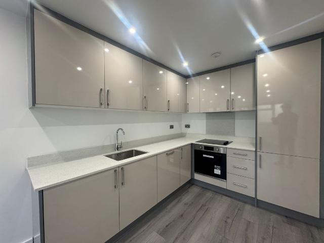 Unit 33 Swanley Centre, Swanley BR8, 1 bed flat to rent, £1,300 pcm | PrimeLocation