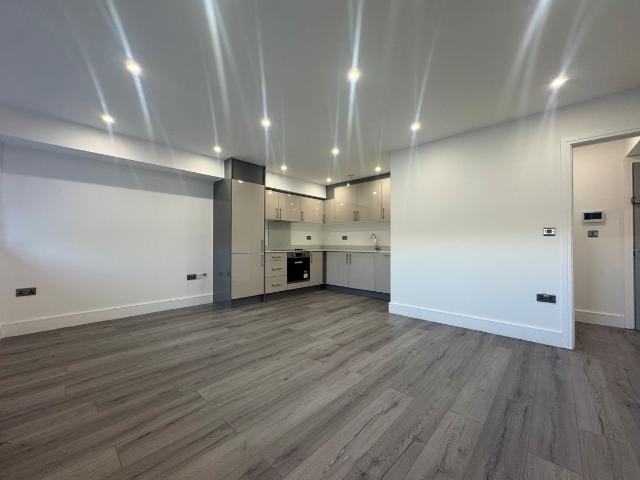 Unit 33 Swanley Centre, Swanley BR8, 2 bed flat to rent, £1,500 pcm | PrimeLocation