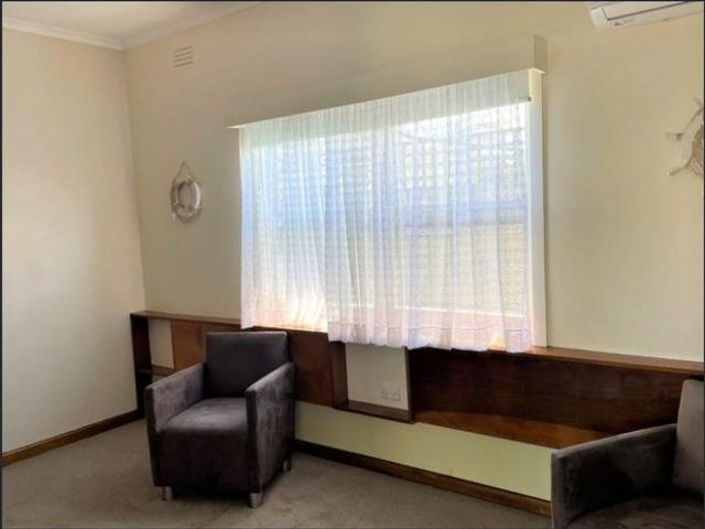 Unit 3 50m to Woolies!