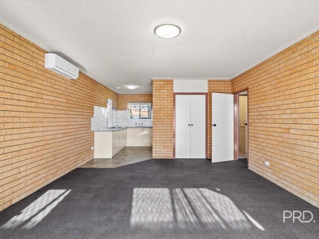 Unit 4/5 Borneo Crescent, Ashmont NSW 2650