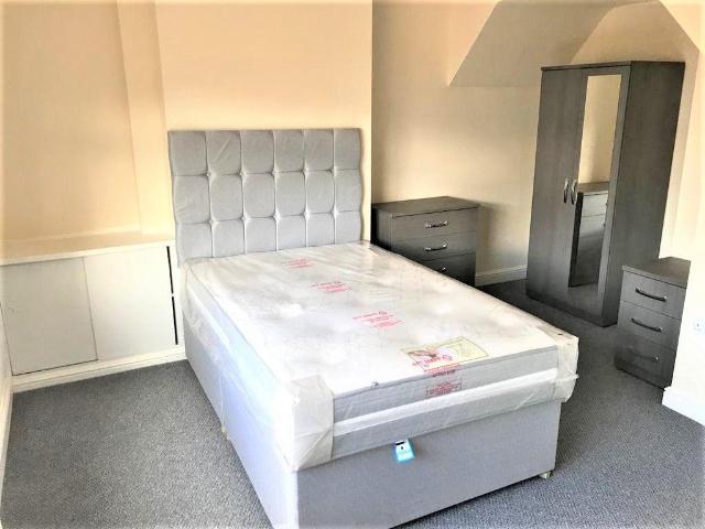 Unit 4 1 bed in a house share to rent £530 pcm £122 pw