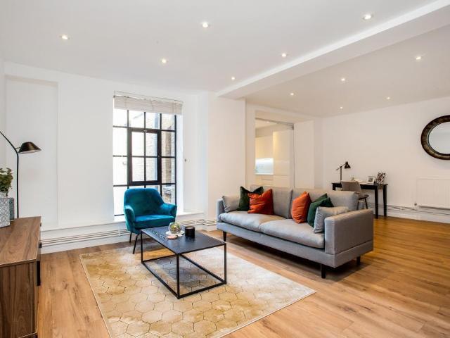 Unit 53, Springfield House, 5 Tyssen. 3 bed apartment to rent £3,900 pcm £900 pw
