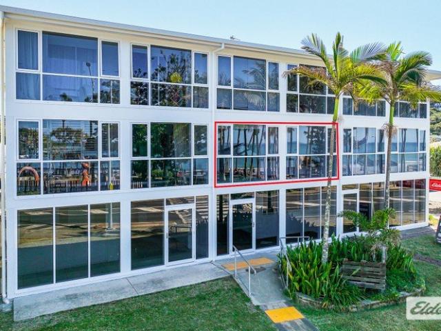 Unit 5 Beachfront Bliss Steps from the Yeppoon Lagoon & Café Scene