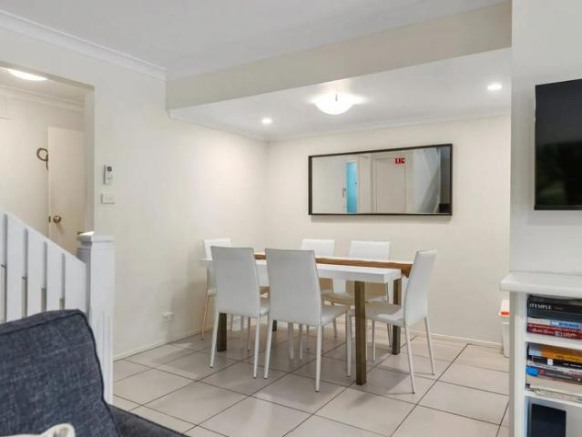 Unit 6 2 Bedroom Unit Clarkes Beach Fully Furnished Available now to mid November
