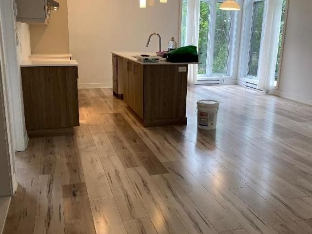 Unité de coin magnifique appartement 4 1/2 à Longueuil