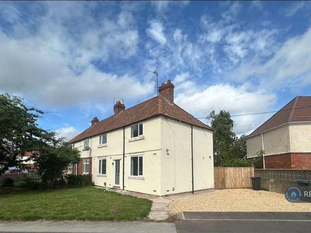 Unity St, Chippenham, SN14 3 bed semi detached house to rent £1,450 pcm £335 pw