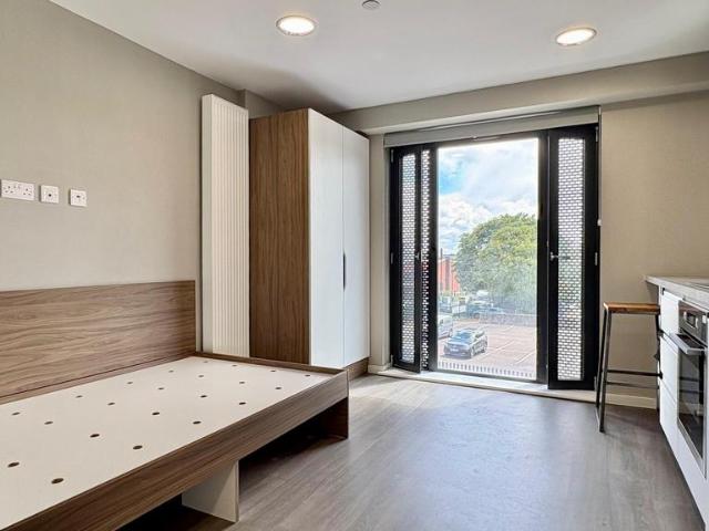 Unity Street Studio to rent £1,128 pcm £260 pw