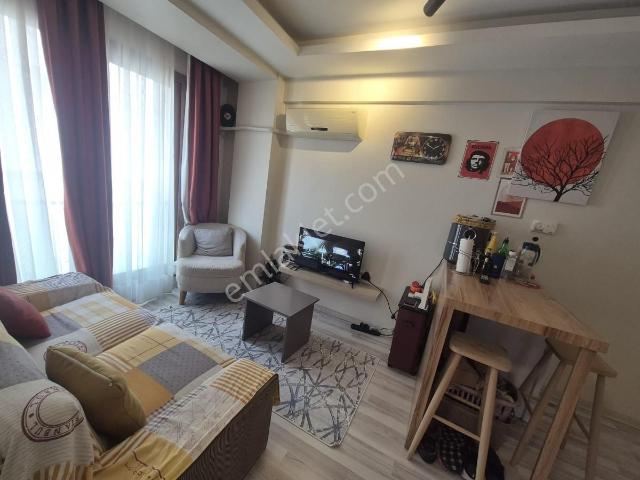 Ünivertise Yakını, Merkezi Konumda Eşyalı 1+1 Satılık Daire
