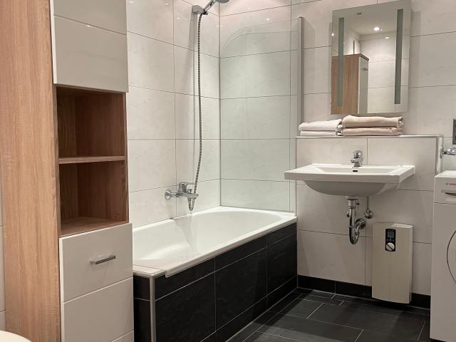 University nearby: friendly 3 room flat, Dusseldorf Amsterdam Apartments for Rent