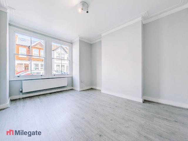 University Road, London SW19, 2 bed flat to rent, £1,995 pcm | PrimeLocation