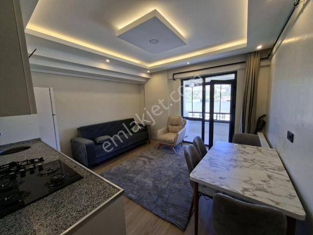 Üniversite Mahallesi 1+1 Eşyalı Full Yapılı Arakat Daireee