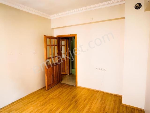 Üniversite Mahallesi'nde Kiralık 3+1 Daire