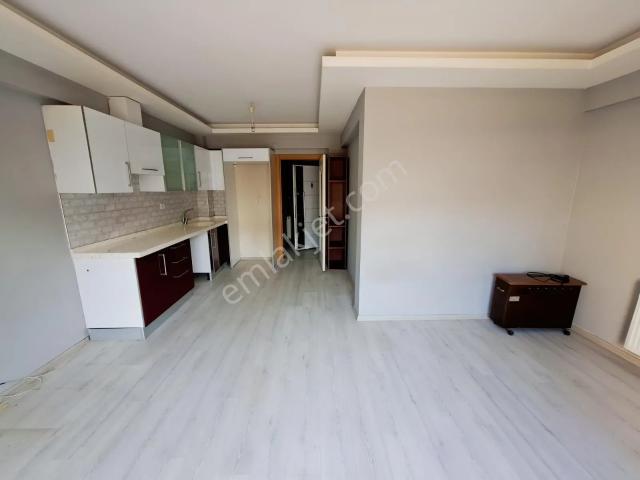 Üniversite Caddesi 2+1 Asansör otopark Eşyasız Ara Kat