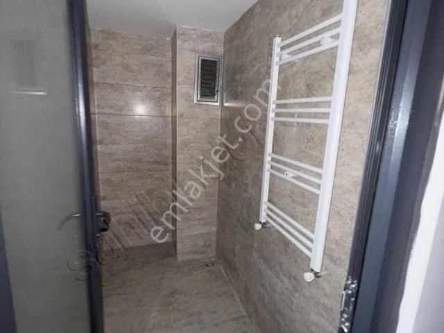 Üniversite Emlaktan Sıfır Ekstralı 4+1 Daire