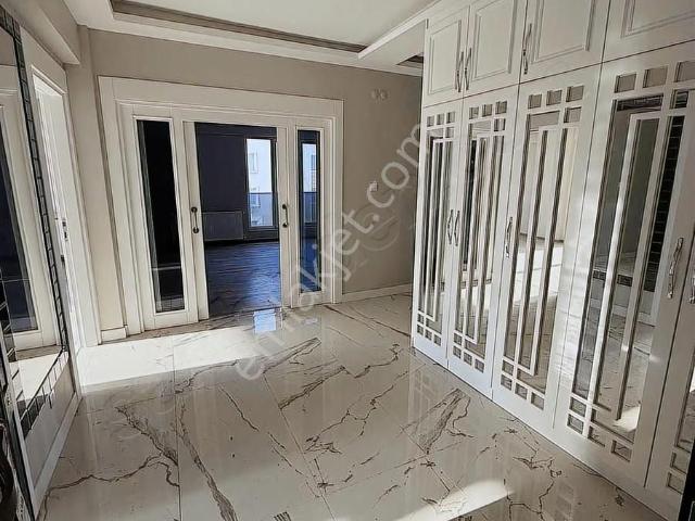 Üniversite Emlaktan Satılık Sıfır Ekstralı 4+1 Daire