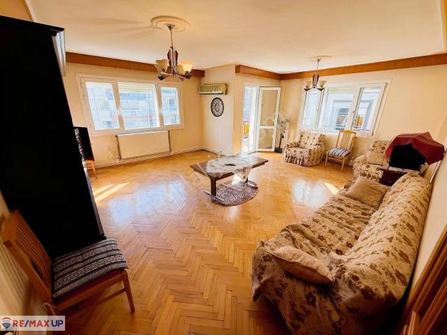 Üniversite Karşısı Menderes Cad Üzerinde Geniş 3+1 Kiralık Daire