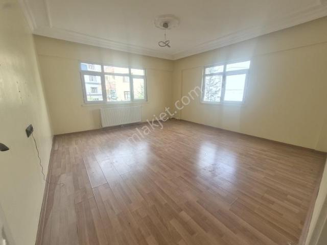 Üniversite Ve Kaymakamlık Yakını 2+1 Kiralık Daire