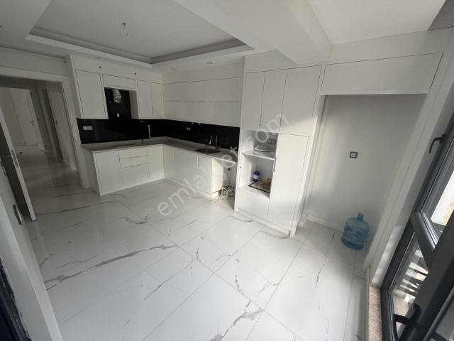 Üniversite Yakını Ön Cephe 3+1 Cam Balkonlu Kiralık Daire !
