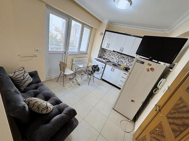 Üniversite Yakını Ara Kat Balkonlu Satılık 1+1 Fırsat Apart!
