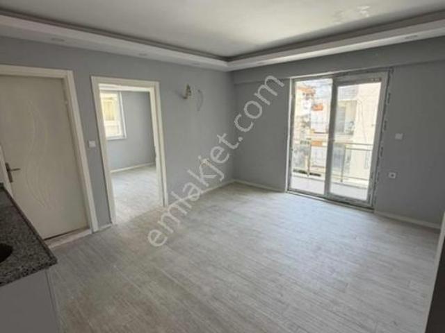 Üniversite Yakını Depozitosuz Eşyasız Ara Kat 1+1 Balkonlu Daire
