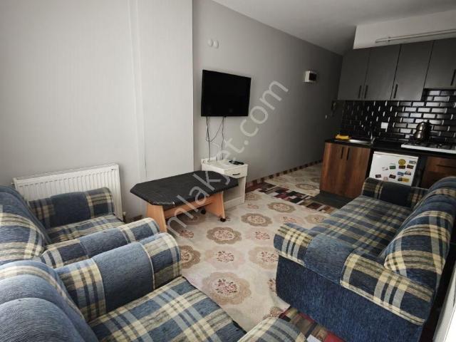 Üniversite Yolu Üzeri Eşyalı 1+1 Daire