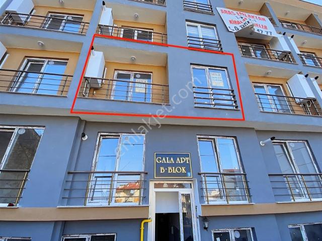 Üniversite/adliye/askeriye/hastane Yakını 1+1 Satılık Daire