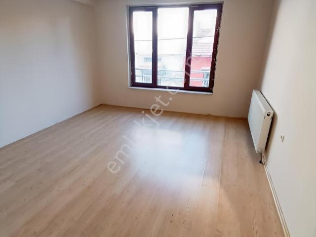 Üniversitenn Yanı Başında Kiralık 2+1 Boya Badanalı Temiz Daire
