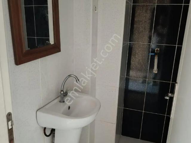 Üniversitenin Yanı Başında Kiralık 2+1 Boya Badanalı Temiz Daire