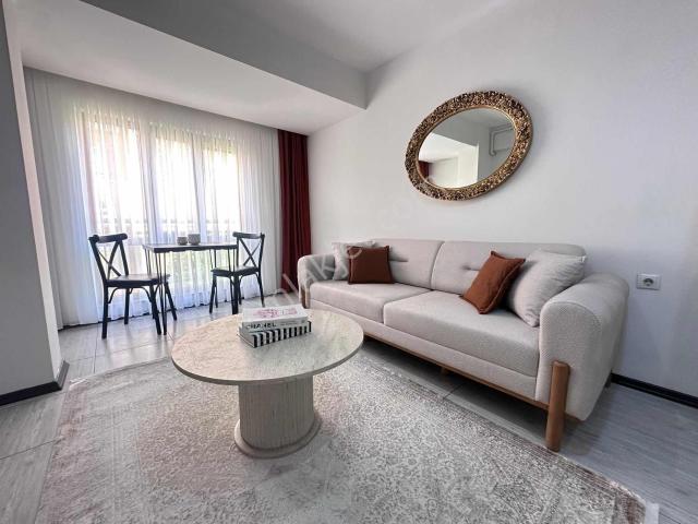 Üniversite'ye 5 Dk Yürüme Mesafesinde 1+1 50m2 Arakat Balkonlu