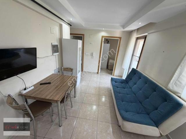 Üniversiteye Yakın Ara Kat Balkonlu Elektrik Su Dahil Eşyalı Apt