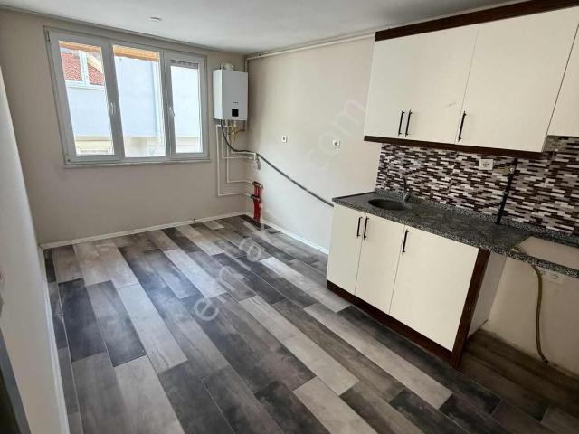 Üniversiteye Yakın Eşyasız Depozitosuz 2+1 80m2 Kiralık Daire