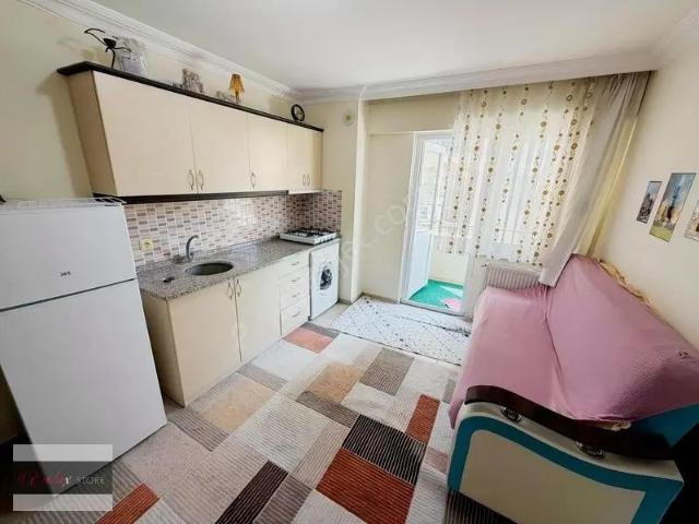 Üniversiteye Yakın Konumda Ara Kat Balkonlu 1+1 Eşyalı Apart !