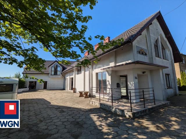 Uniwersalny obiekt 451 m2 z dużą działką w Raszkowie