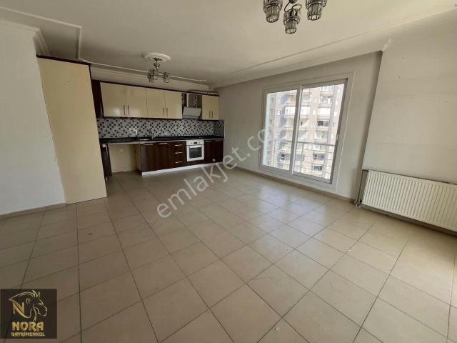 Üni Cad. Geniş Lüks 3+1 Havuzlu Site İçi Kiralık Eşyasız