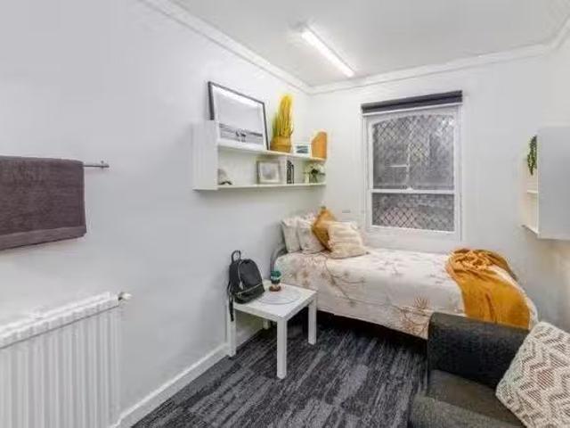 Uni Lodge UC Guginya / Campus West Gurubun 7 to 9 Bedroo.