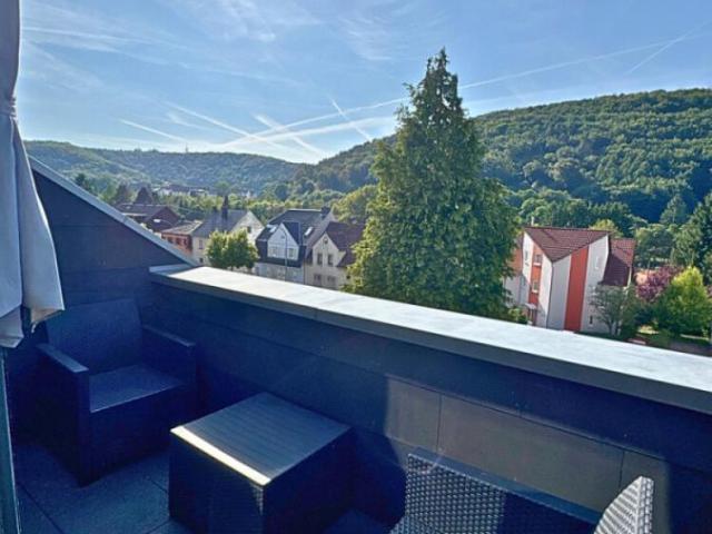 Uni Nähe: Schöne 3 1/2 ZKB Wohnung mit Kamin & Loggia, zentral in Saarbrücken Scheidt