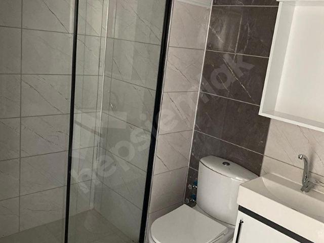 ÜNİVERSİTE YOLU ÜZERİNDE BALKONLU 1+1 DAİRE