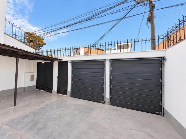 Unica Casa/Terreno en URB CAHUACHE en venta