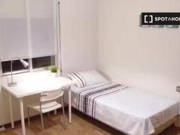 Bonito Acogedora habitación en un apartamento de 3 dormitorios.