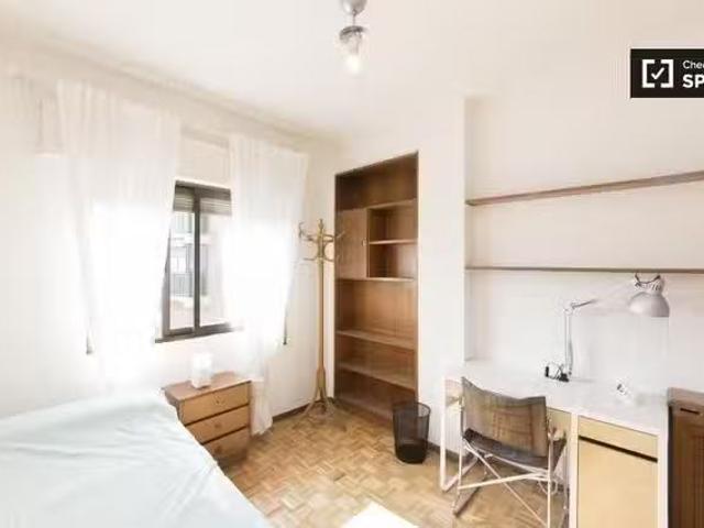¡Oferta! Acogedora habitación en alquiler en apartamento de 4.