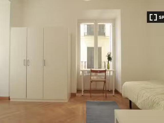 Barato Alojamiento en apartamento de 7 dormitorios en Lavapiés.