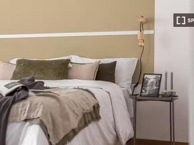 ¡Oferta! Alquiler de habitaciones en piso de 6 habitaciones en.
