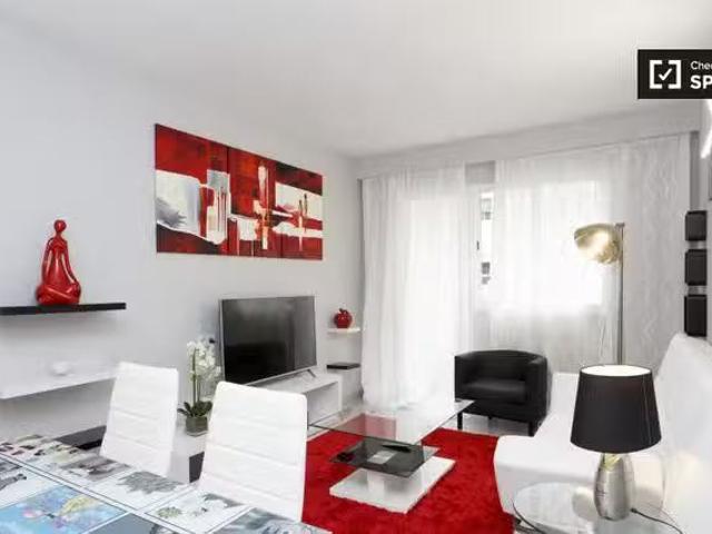 ¡Recién llegado! Amplio apartamento de 1 dormitorio en alquile.
