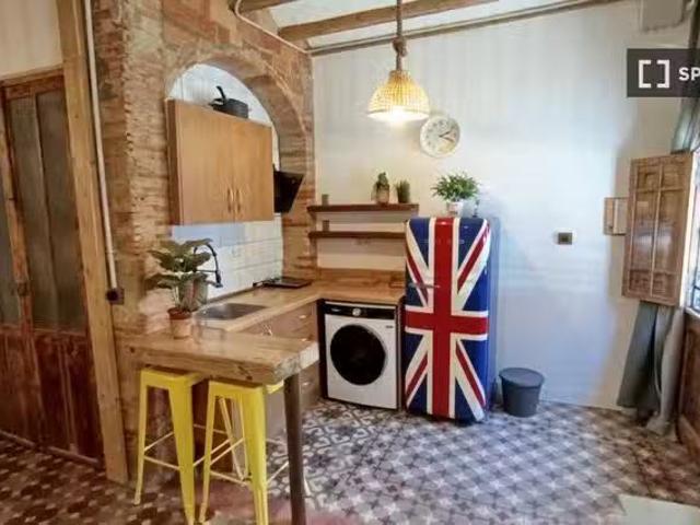¡Recién llegado! Apartamento de 1 dormitorio en alquiler en Na.