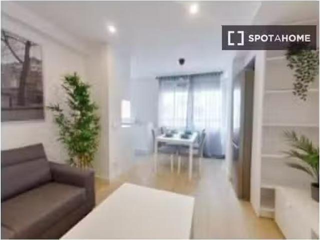 Único Apartamento de 2 dormitorios en alquiler en Lavapiés, Ma.